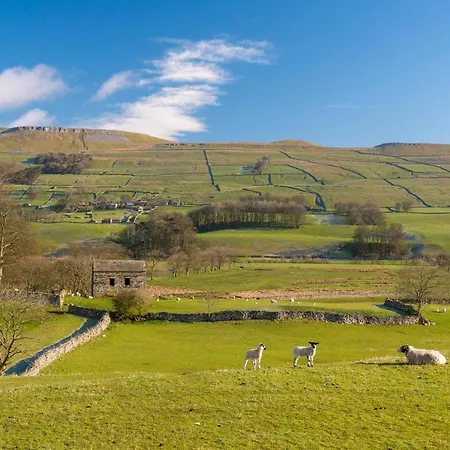 Falls & Restaurant 4*