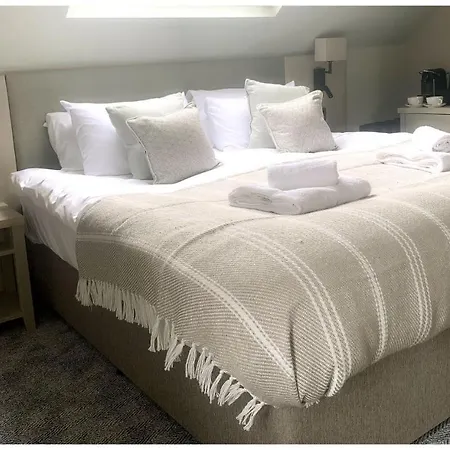 Falls & Restaurant Hotel 4*