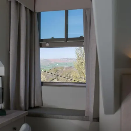 Falls & Restaurant 호텔