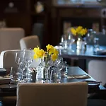 Falls & Restaurant 4*
