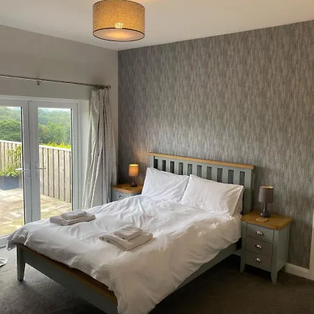 Falls & Restaurant Hotel