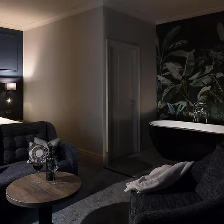 Falls & Restaurant Hotel 4*